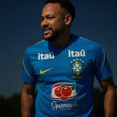 Neymar evolui, participa de dividida e recebe aplausos na seleção