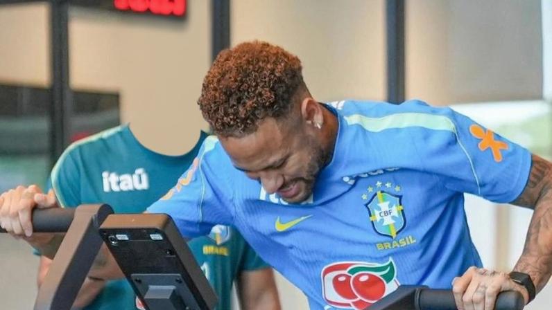 Neymar em treino físico na seleção brasileira
