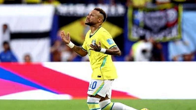 Neymar voltou a defender o Brasil no jogo contra a Escócia, na Copa do Mundo