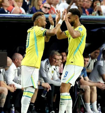 Neymar entra no lugar de Matheus Cunha em Escócia x Brasil