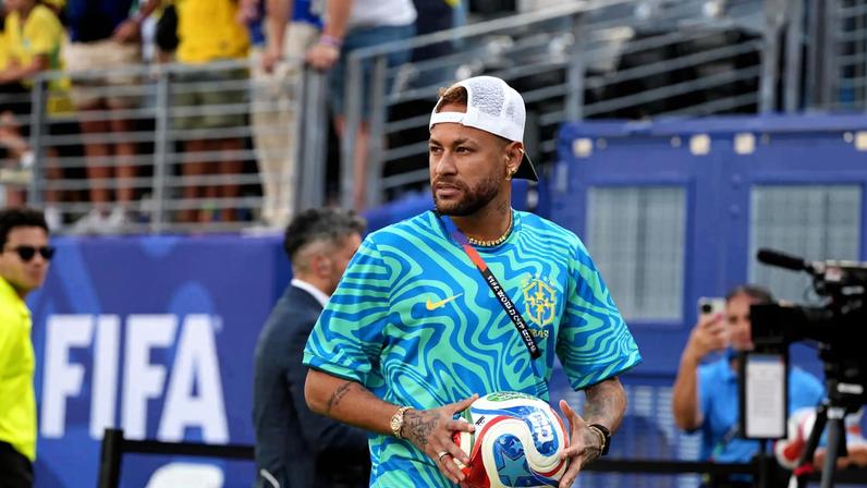 Jogador da seleção brasileira, Neymar Jr. virou alvo de disputa entre o presidente Lula e o senador Flávio Bolsonaro, pré-candidato à Presidência. (Foto: EFE/Ángel Colmenares)