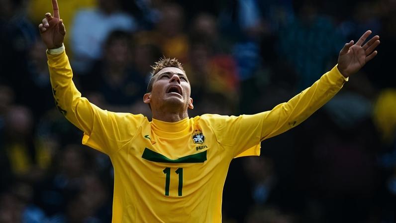 Neymar marca dois gols pela seleção na partida contra a Escócia (27/03/2011)
