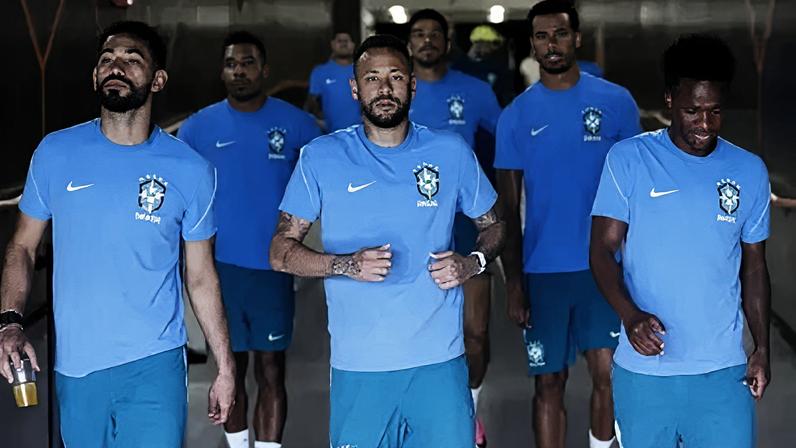 Neymar, ao lado de Matheus Cunha e Vini Jr., durante treino da Seleção Brasileira