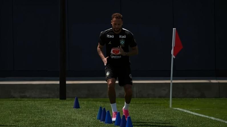 Neymar no treino da seleção