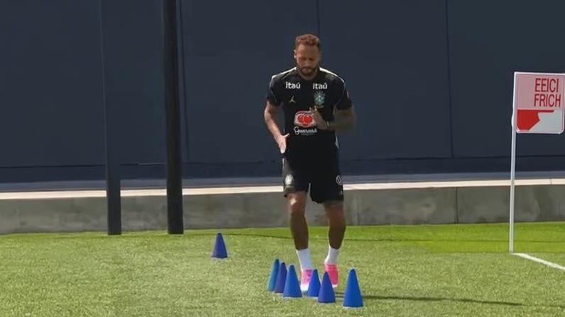 Neymar no treino da seleção