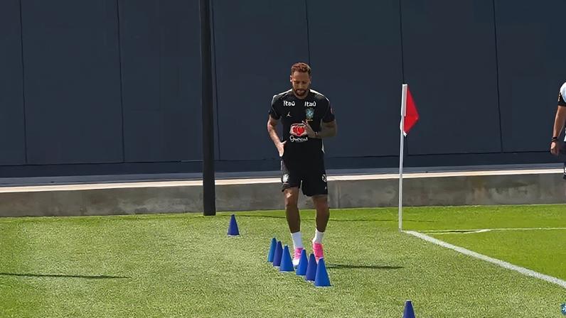 Neymar no treino da seleção