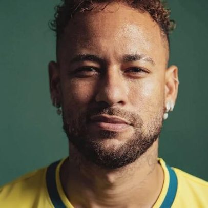 Neymar provoca fãs com foto de agachamento após polêmica de casamento