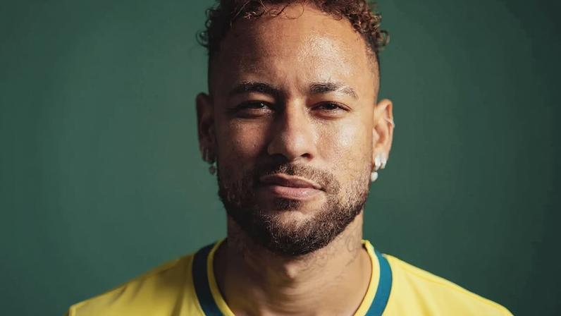 Neymar provoca web com pose inusitada após 'destruir' casamento com foto de agachamento