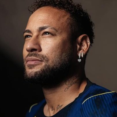 Neymar diz Brasil pronto para a Copa e foca em tatuagem