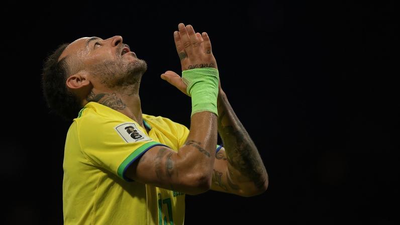 Fora da estreia na Copa, Neymar faz reflexão e recebe apoio de famosos