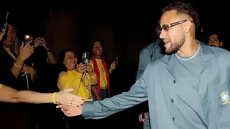 Com Neymar, Seleção Brasileira embarca aos Estados Unidos nesta segunda-feira (1) para a Copa do Mundo