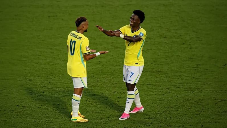 “Em Copas, Neymar jamais jogou o que Vini Jr. está jogando”, crava Piperno