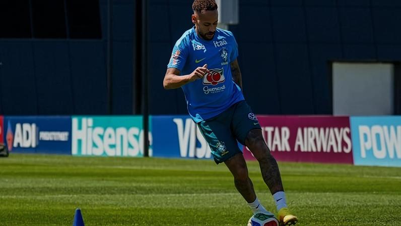 Neymar treinando na seleção brasileira