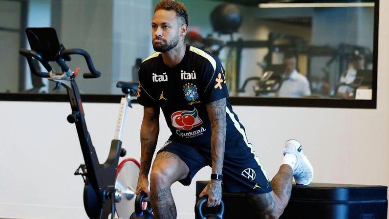 Neymar treina na academia do CT da seleção brasileira nos EUA antes da Copa do Mundo
