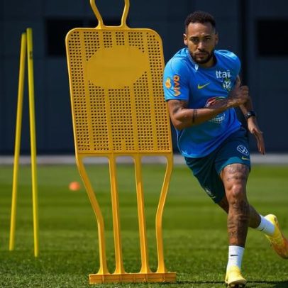 Neymar treina com bola em dia de descanso da seleção brasileira