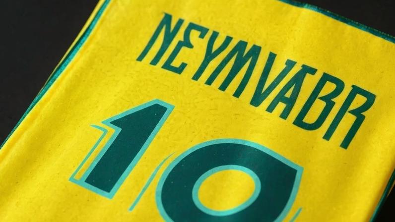 Neymar postou vídeo reverenciando os craques da camisa 10 do Brasil
