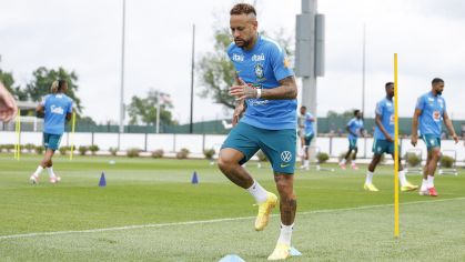 Neymar em treino da Seleção Brasileira