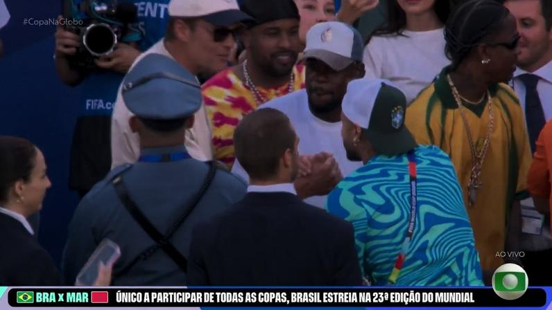 Neymar cumprimenta celebridades antes do jogo entre Brasil e Marrocos; confira