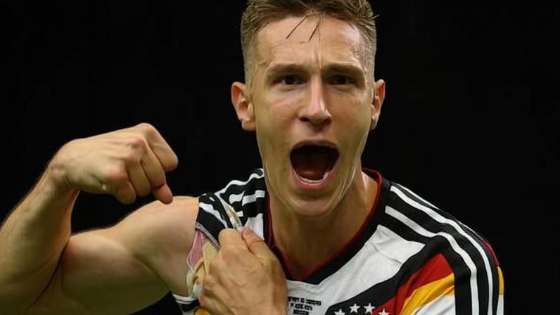 Nico Schlotterbeck comemora ao marcar para a Alemanha contra Curaçao