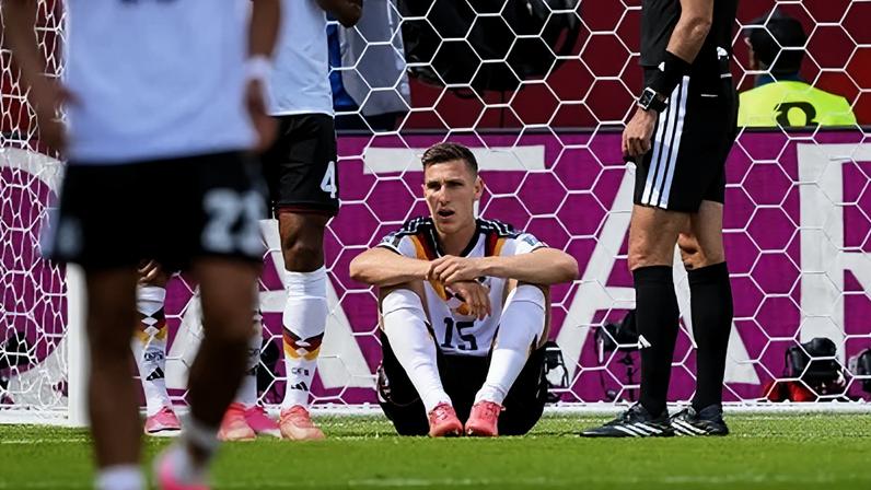Nico Schlotterbeck sofreu lesão ligamentar e foi cortado da Copa