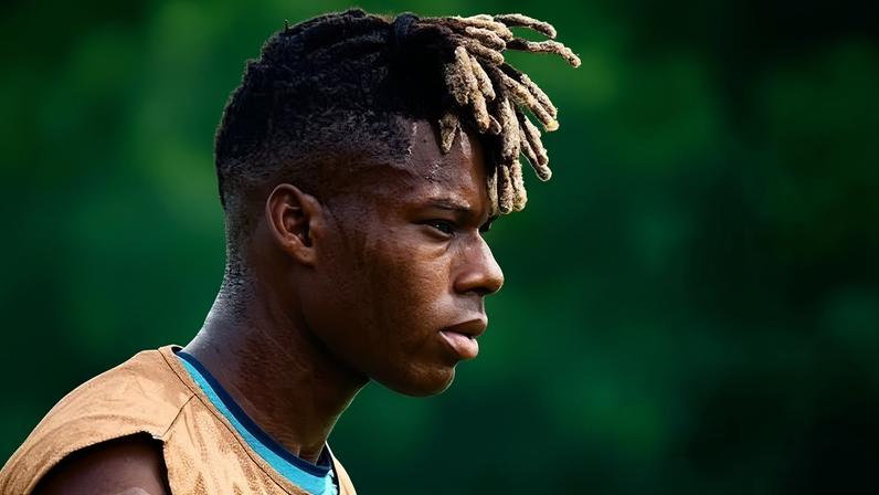 Nico Williams, durante treino da seleção espanhola