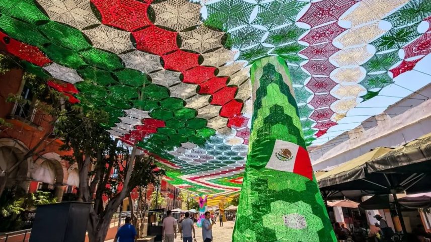 No México, artesãs bordam o céu em homenagem aos times da Copa do Mundo — Foto: Reprodução/@cielotejidoac