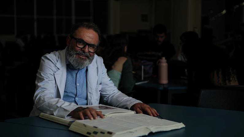 Wagner tem 61 anos e cursa o 2º período de medicina, sonho que nutria desde a juventude