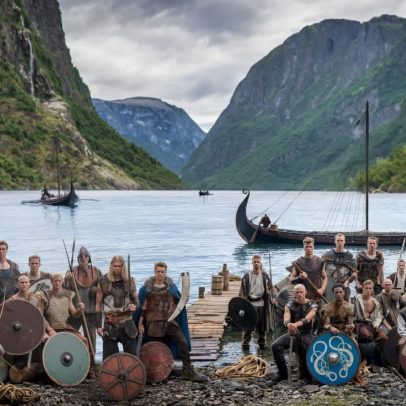 Noruega publica foto da seleção vestida de vikings com Haaland