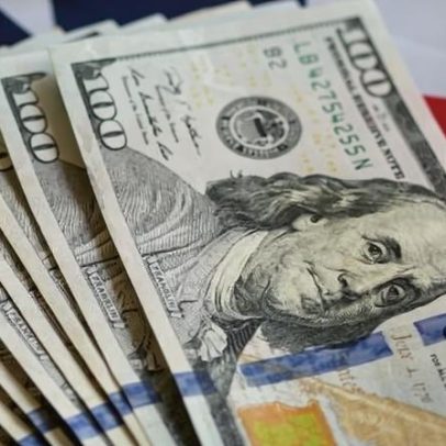 Dólar abre em baixa a R$ 5,01 com risco de novo tarifaço dos EUA