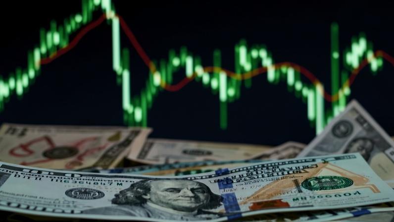 Em semana marcada pela manuteção dos juros pelo Fed e corte da Selic pelo Banco Central do Brasil, dólar subiu ante real e Ibovespa recuou