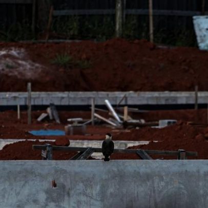 Obra da Piscina de Ondas é paralisada por falta de repasse de recursos