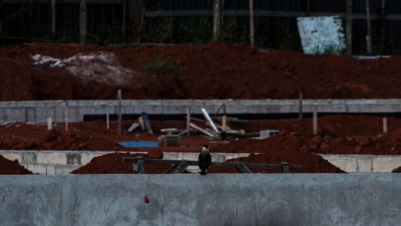 Obra na Piscina de Ondas é paralisada por falta de repasse de recursos