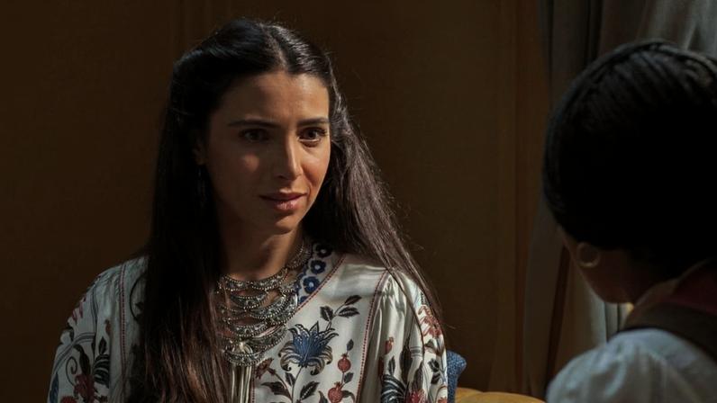 Após susto com a mãe, Salma (Rayssa Bratillieri) aceita casamento com Fuad (João Fernandes)