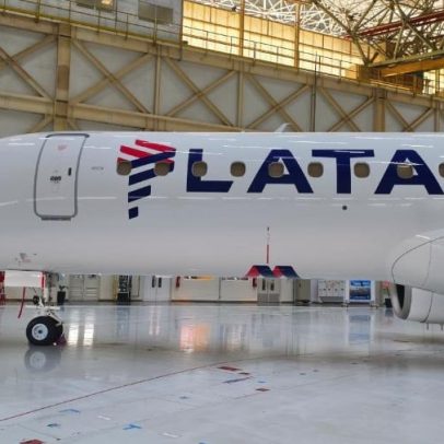 Latam apresenta seu primeiro avião da Embraer