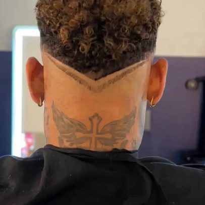 Neymar muda corte de cabelo pela 2ª vez na Copa após não viajar com a Seleção