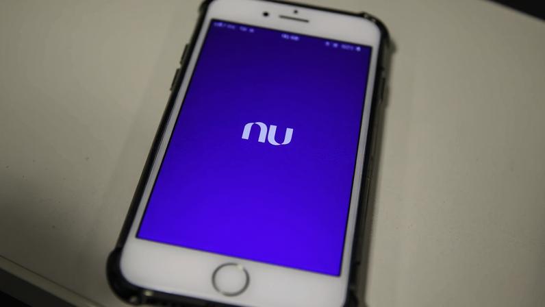 Nubank não foi liquidado: mensagens sobre liquidação extrajudicial da instituição recebidas por clientes são falsas. (Foto: Marcello Casal Jr./Agência Brasil)
