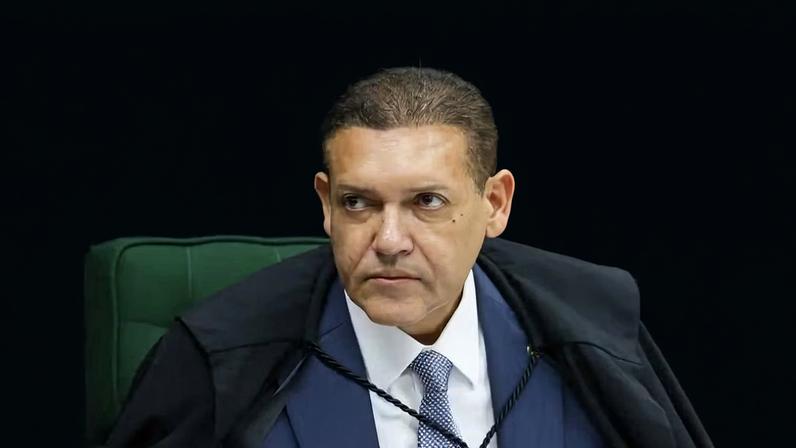 Nunes Marques assume ação de Flávio contra Lula por ameaça