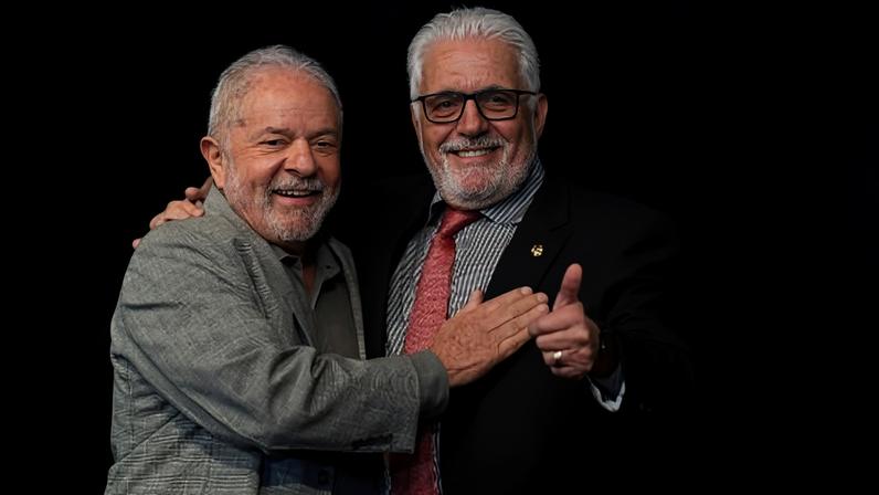O episódio envolvendo o líder do governo no Senado, Jaques Wagner (PT-BA), pode mexer no humor do eleitor e reduzir a vantagem do presidente Lula (PT) sobre o senador Flávio Bolsonaro (PL-RJ) nas pesquisas, avaliou Beto Vazques, professor da FESP São Paulo, no Mercado Aberto, do Canal UOL.