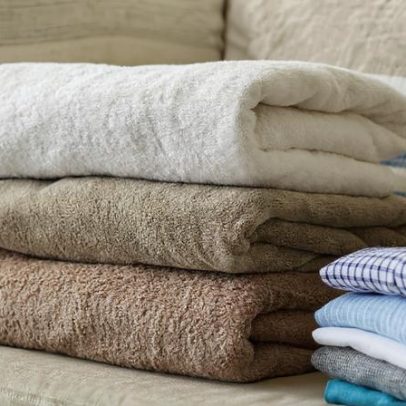 Truque simples para recuperar toalhas brancas e coloridas encardidas