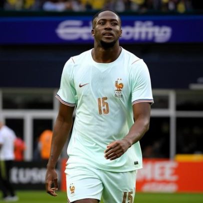 Zagueiro francês da seleção revela depressão após morte do pai