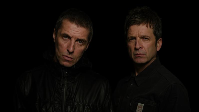 Liam e Noel Gallagher, líderes da banda de rock britânica Oasis