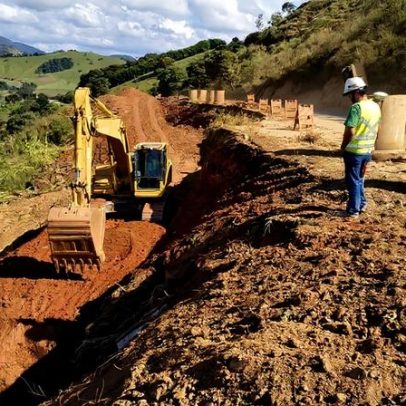 Trecho da MGC-383 passa por obras após erosão causada por chuvas