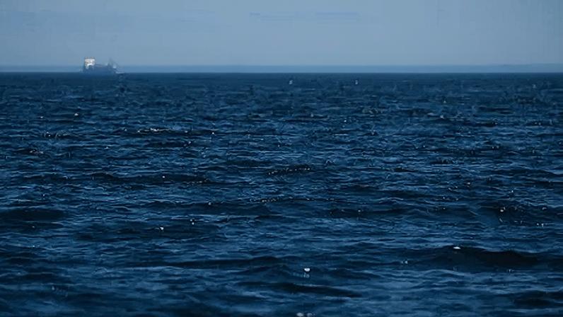 Em relação ao aumento da temperatura dos oceanos, o Brasil pode enfrentar impactos como maior vulnerabilidade costeira, riscos para cidades litorâneas, pressão sobre a pesca e aumento de eventos extremos associados ao Atlântico Tropical