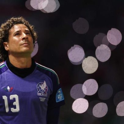 Goleiro Ochoa entra em campo e iguala marca de Cristiano Ronaldo e Messi