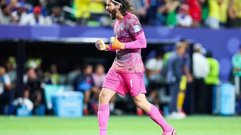 Alisson em partida contra o Haiti