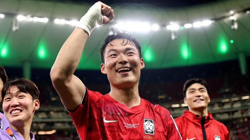 Oh Hyeon-Gyu comemora vitória da Coreia do Sul sobre a República Tcheca na Copa