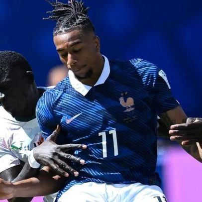 França fica 60 minutos sem chutar ao gol e ocorre tiroteio contra Mendy