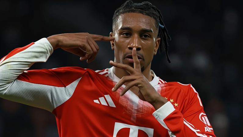 Olise, do Bayern de Munique, comemora gol contra o PSG, pela Liga dos Campeões