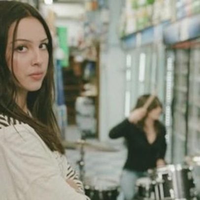 Olivia Rodrigo usa moda para contar a nova era