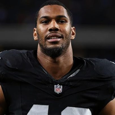 Cowboys contratam DE Charles Snowden; Broncos contratam DT Tyler Onyedim